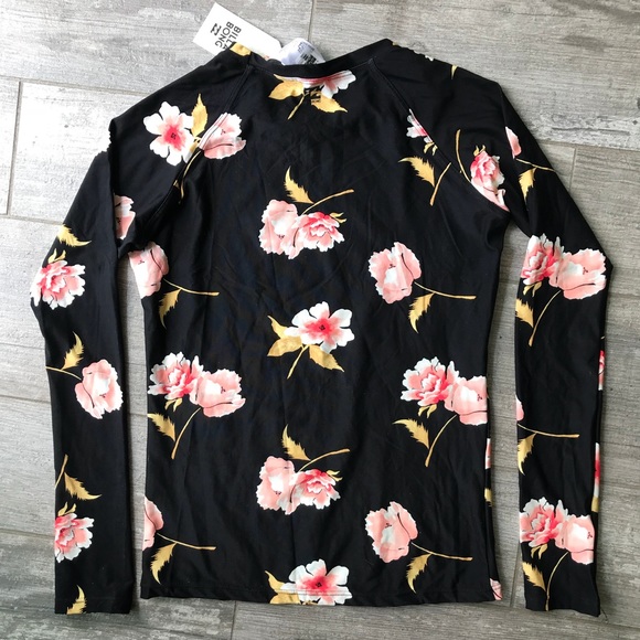 ๐ฅ๐ฅBILLABONG - FLORAL DAWN LS RASHGAURD๐ฅ๐ฅ - Picture 4 of 4